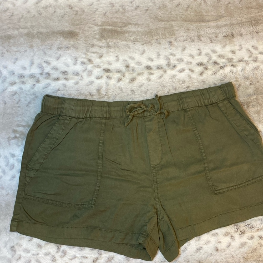 GAP Army Green 100% Lyocell Short